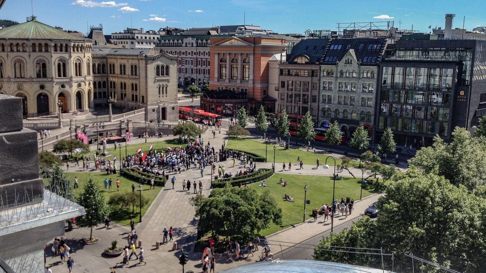 Eidsvolls plass, Norway - A good example of constraints-induced interactions & flows.